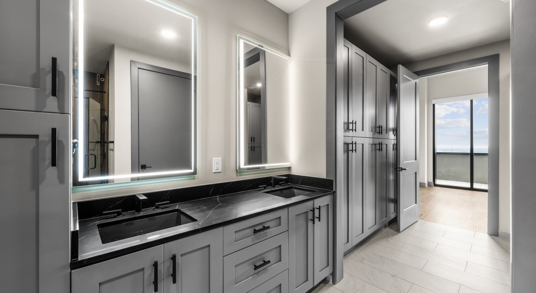 penthouse sized bathrooms with easy access to the bedroom